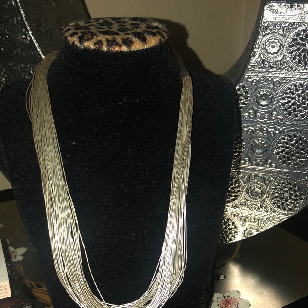 Sliver Necklace Super Cute 13$